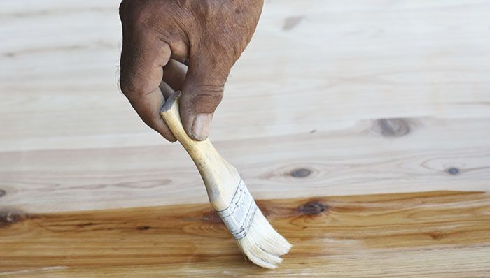 How to restore a wooden piece of furniture?